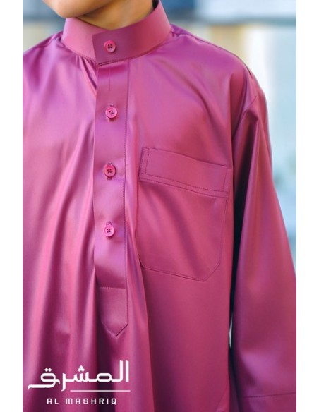Saoedische Qami's " AL MASHRIQ " kind bordeauxrood