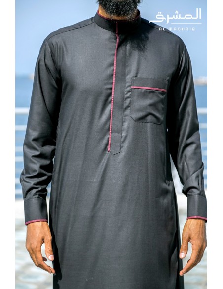 Qamis saoudi Bi color "Al mashriq" Noir et bordeaux